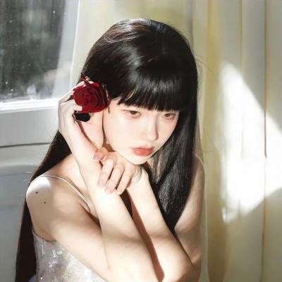 坐着的女人